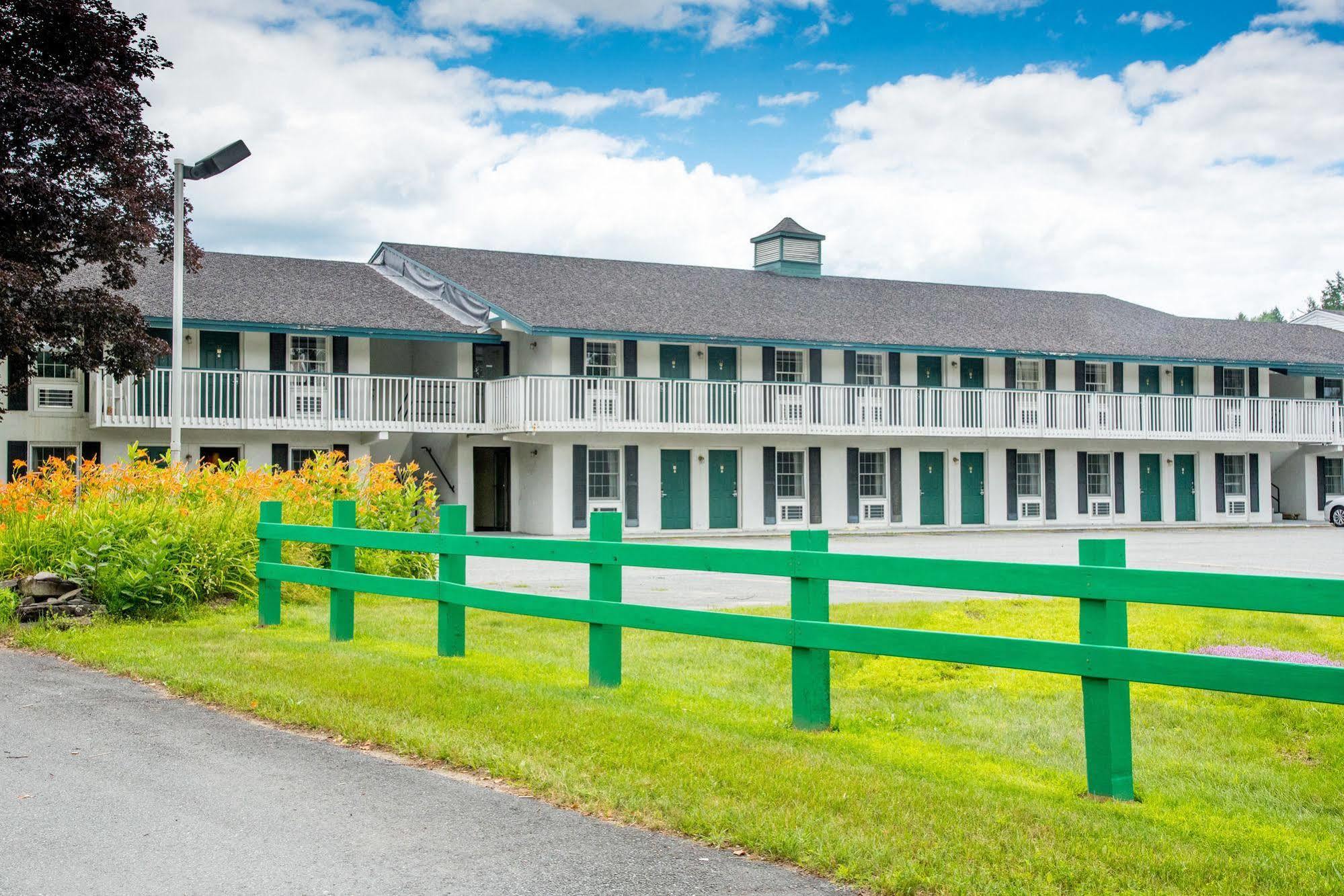 Colonnade Inn Lyndonville Ngoại thất bức ảnh