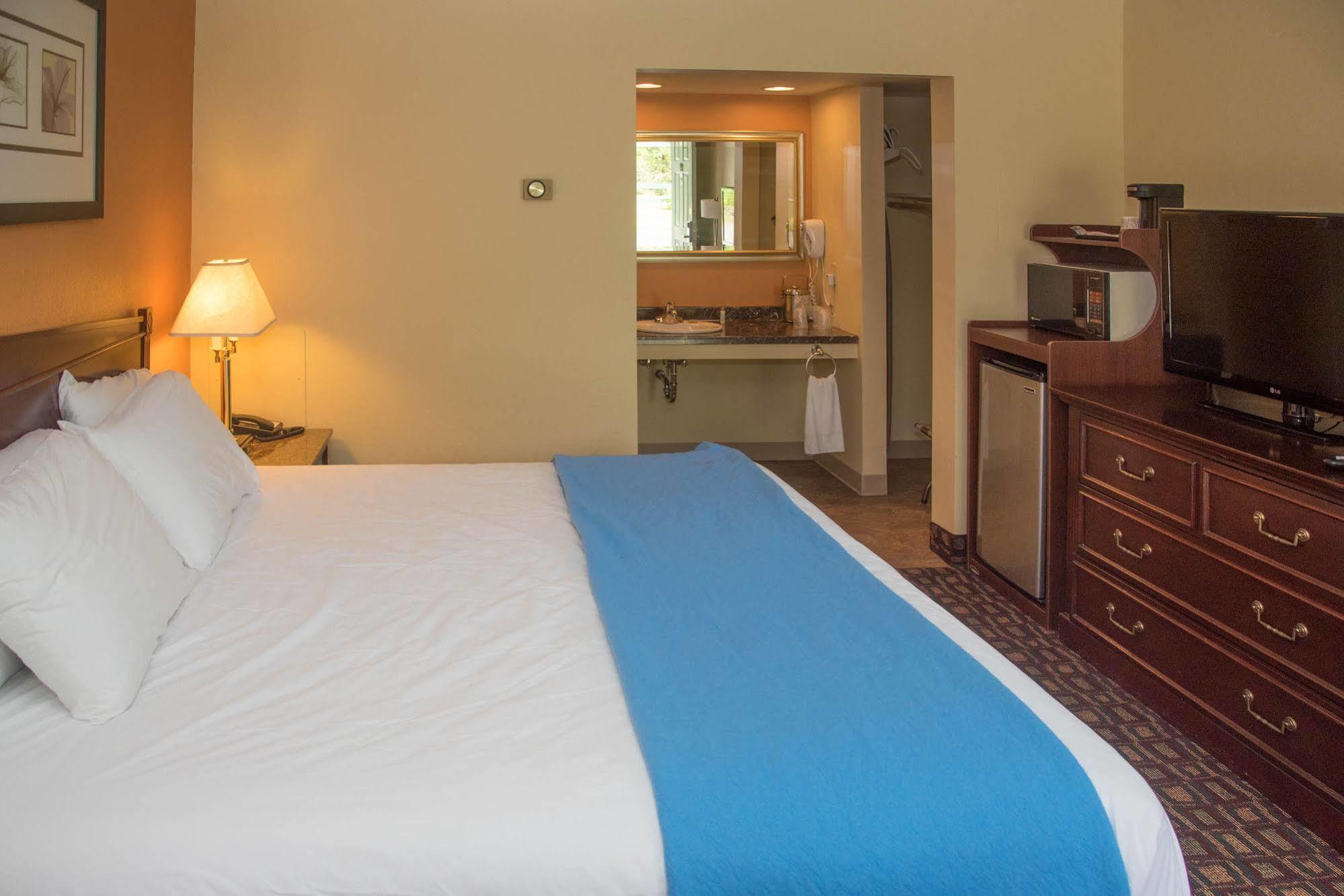 Colonnade Inn Lyndonville Ngoại thất bức ảnh