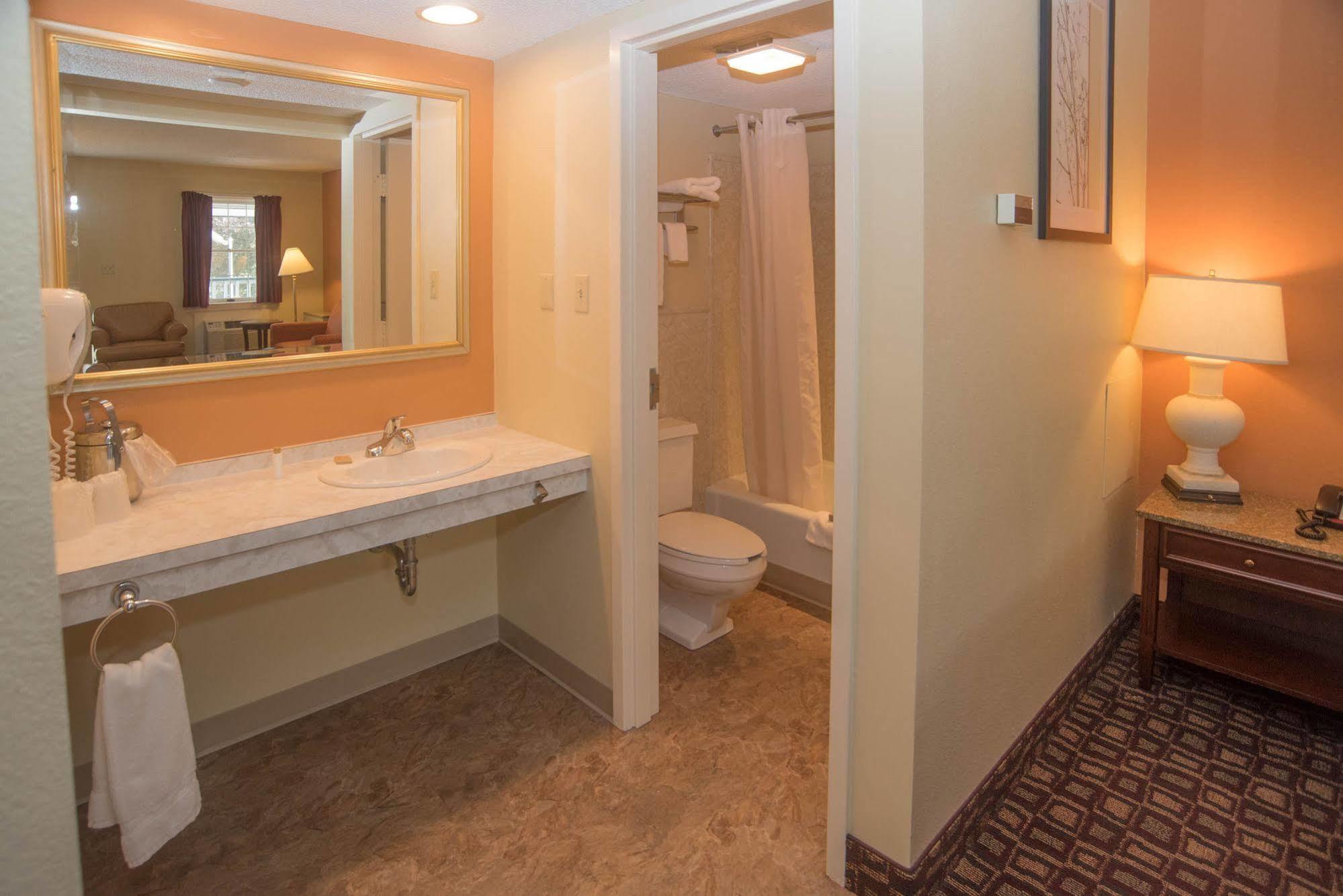 Colonnade Inn Lyndonville Ngoại thất bức ảnh